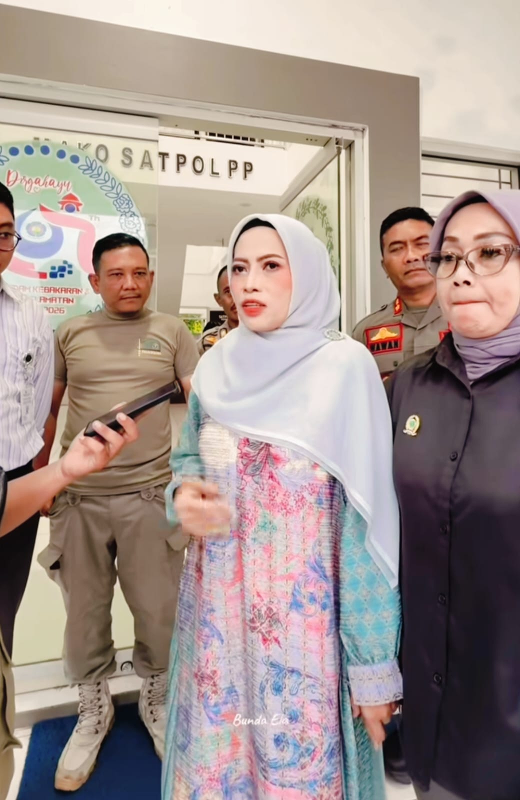 Hj. Ela Helayati Berikan Pembinaan kepada Remaja yang Terjaring