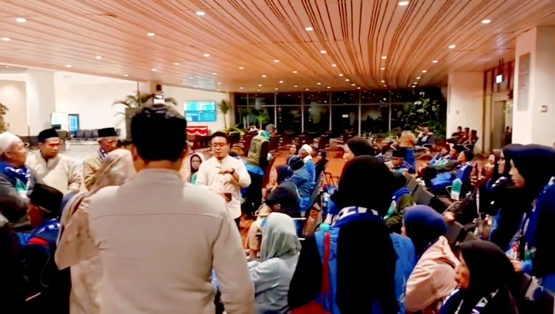Tertahan di Bandara, 94 Jemaah Umroh Asal Kuningan Masih Menunggu Kepastian